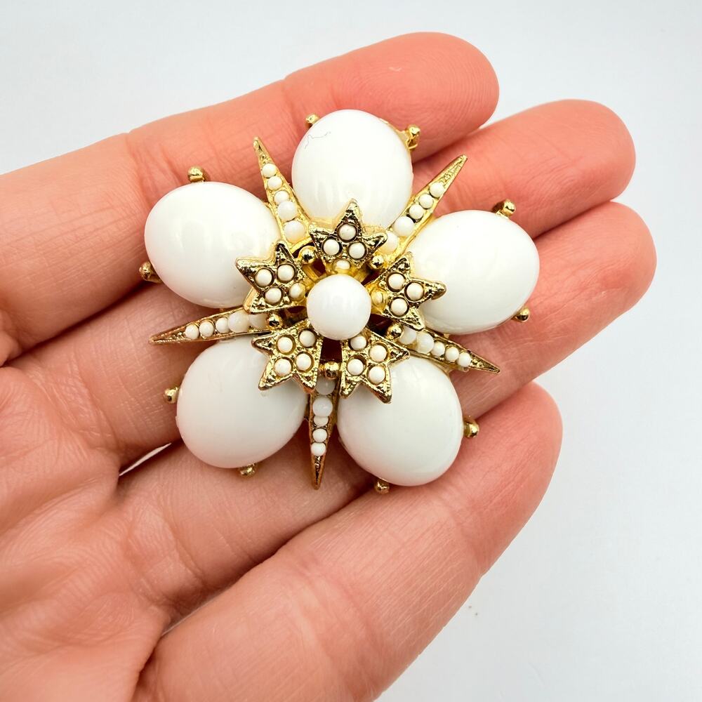 VTG ART Arthur Pepper Signed White Floral Brooch Gold Tone 1960s Costume Jewelry